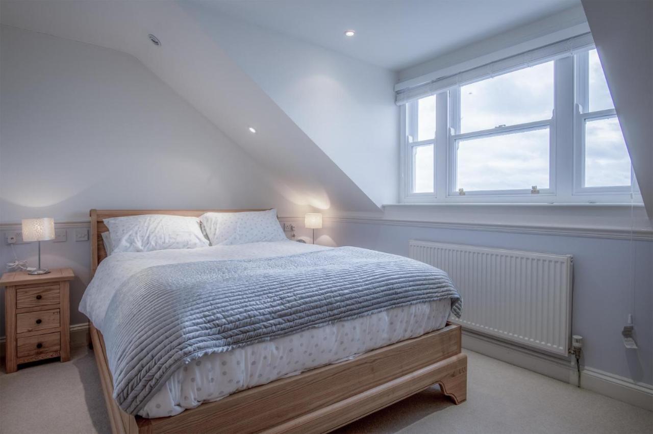 South Beach View - 2 Bedroom Apartment - Tenby Exterior photo