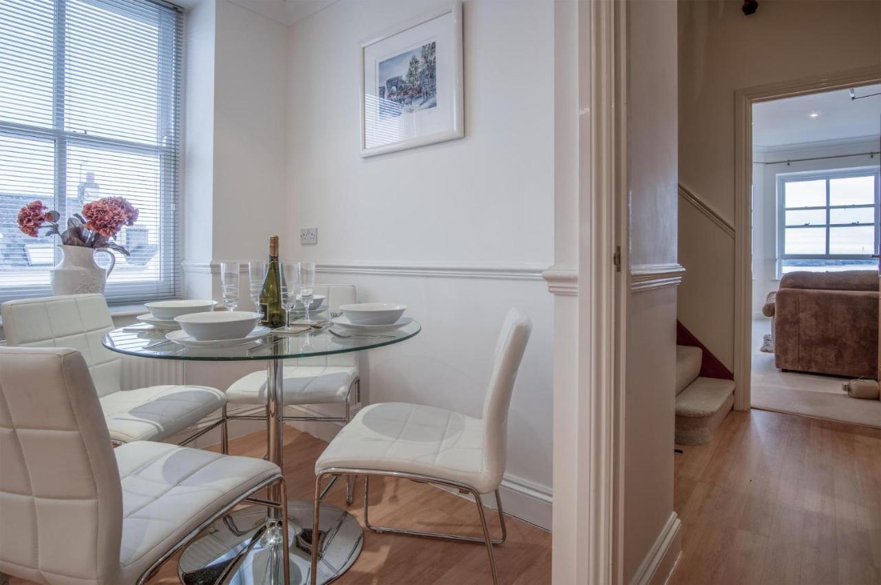 South Beach View - 2 Bedroom Apartment - Tenby Exterior photo