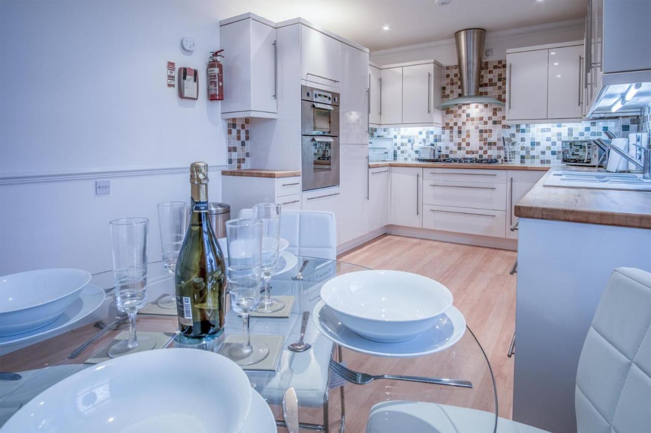 South Beach View - 2 Bedroom Apartment - Tenby Exterior photo