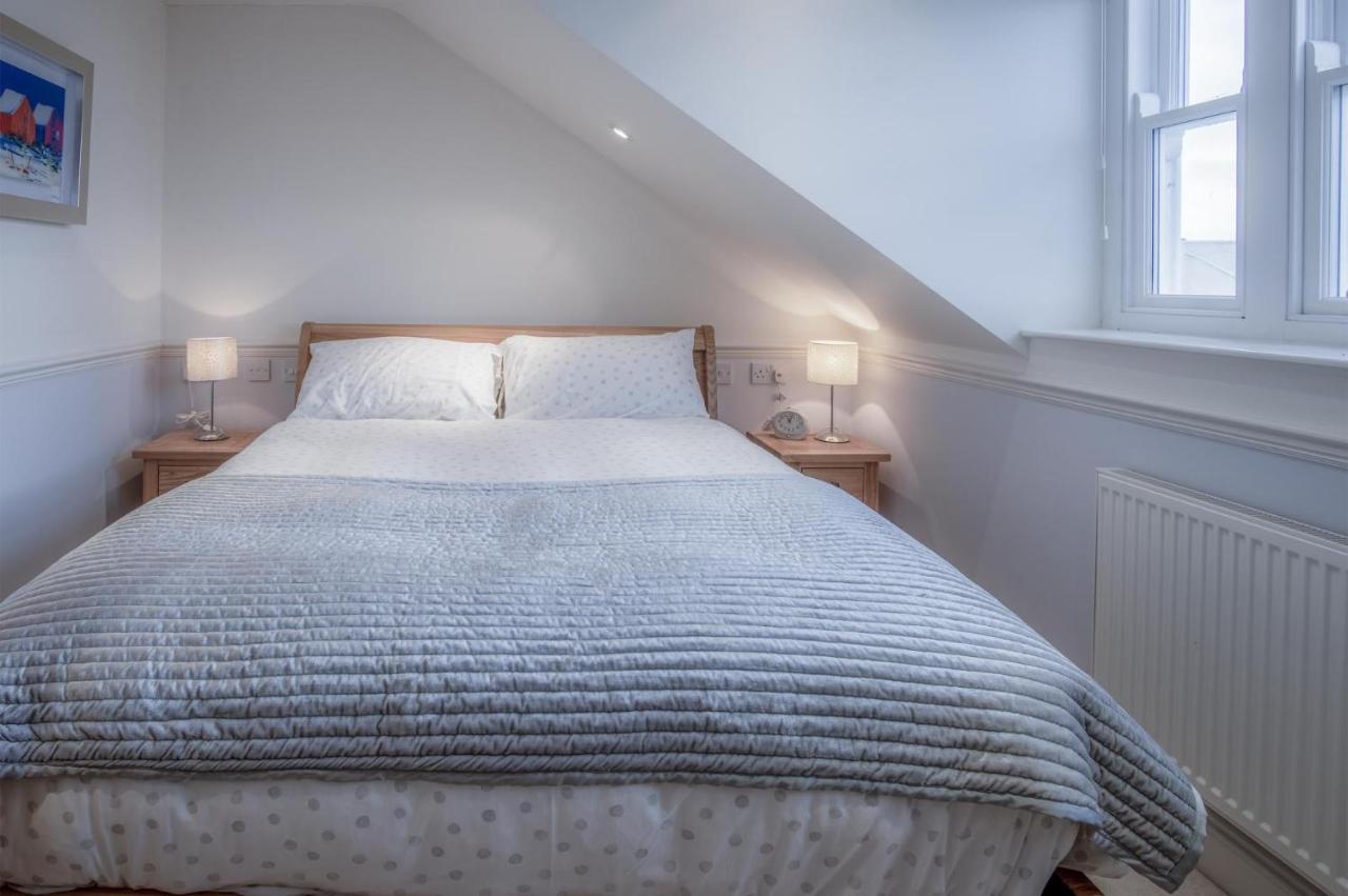 South Beach View - 2 Bedroom Apartment - Tenby Exterior photo