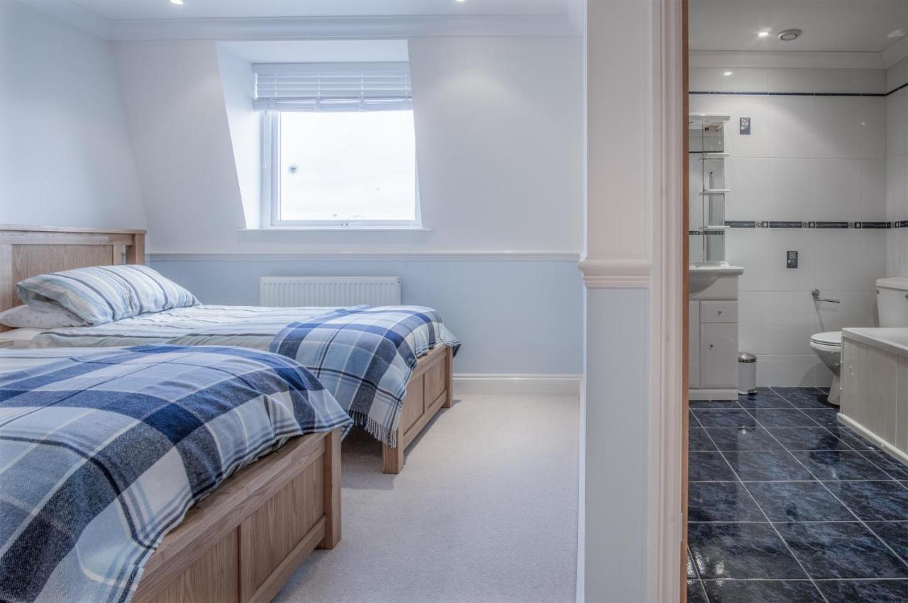 South Beach View - 2 Bedroom Apartment - Tenby Exterior photo